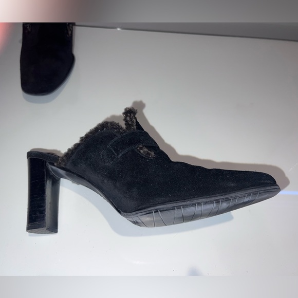 Stuart Weitzman fleece lined black suede mule. - Picture 7 of 7